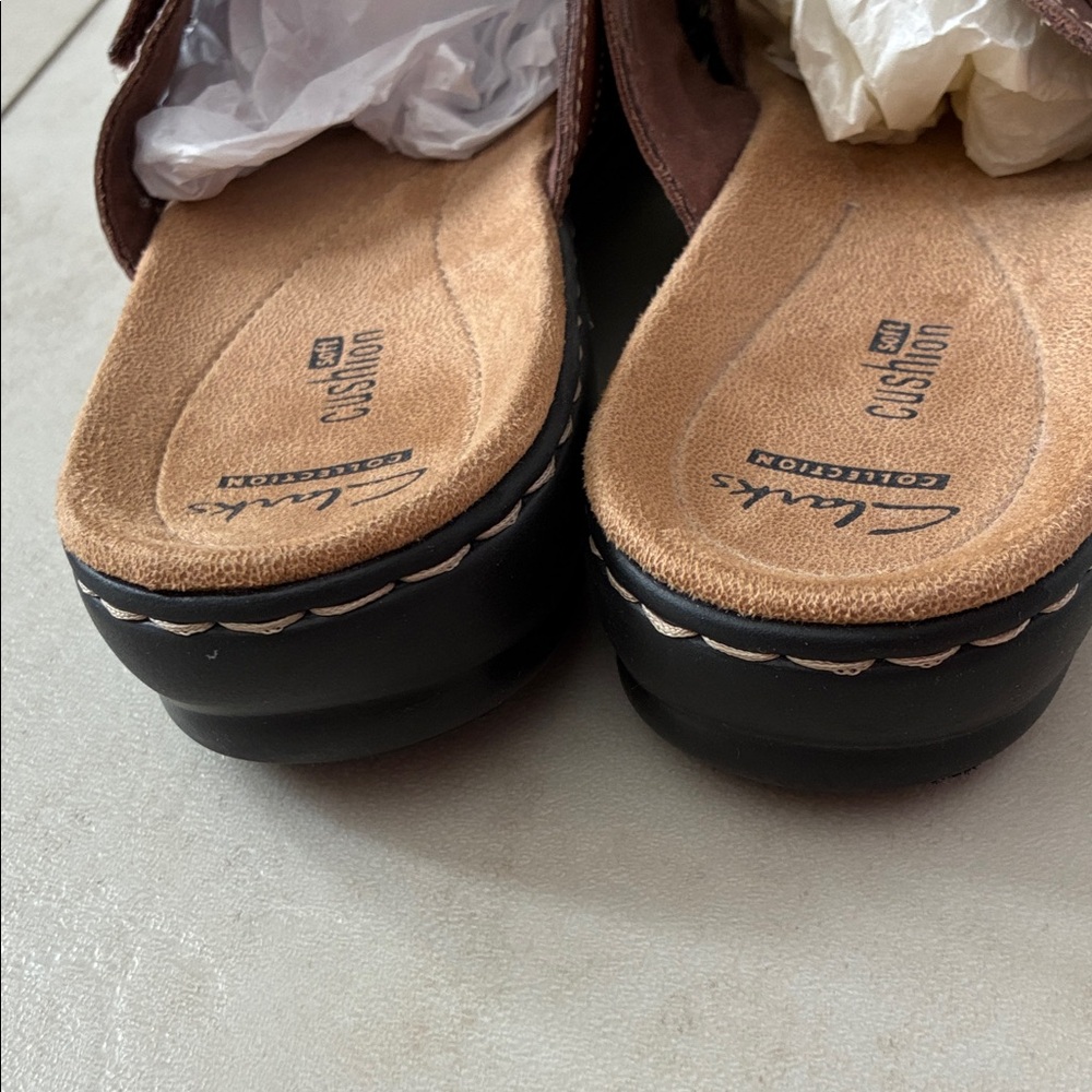 Clarks Leather Sandals in Brown with Gold Details and Velcro Adjustable Leather - Picture 3 of 7